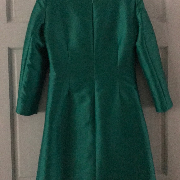 This green dress is in perfect condition. - Picture 4 of 6
